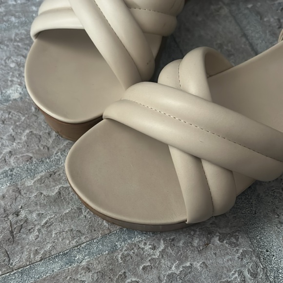 American Eagle Crossover Padded Wedge Sandal - Picture 5 of 5